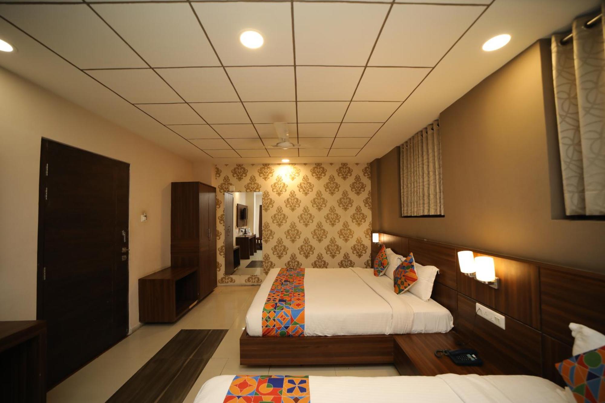 Hotel Damanis Udaipur Bagian luar foto