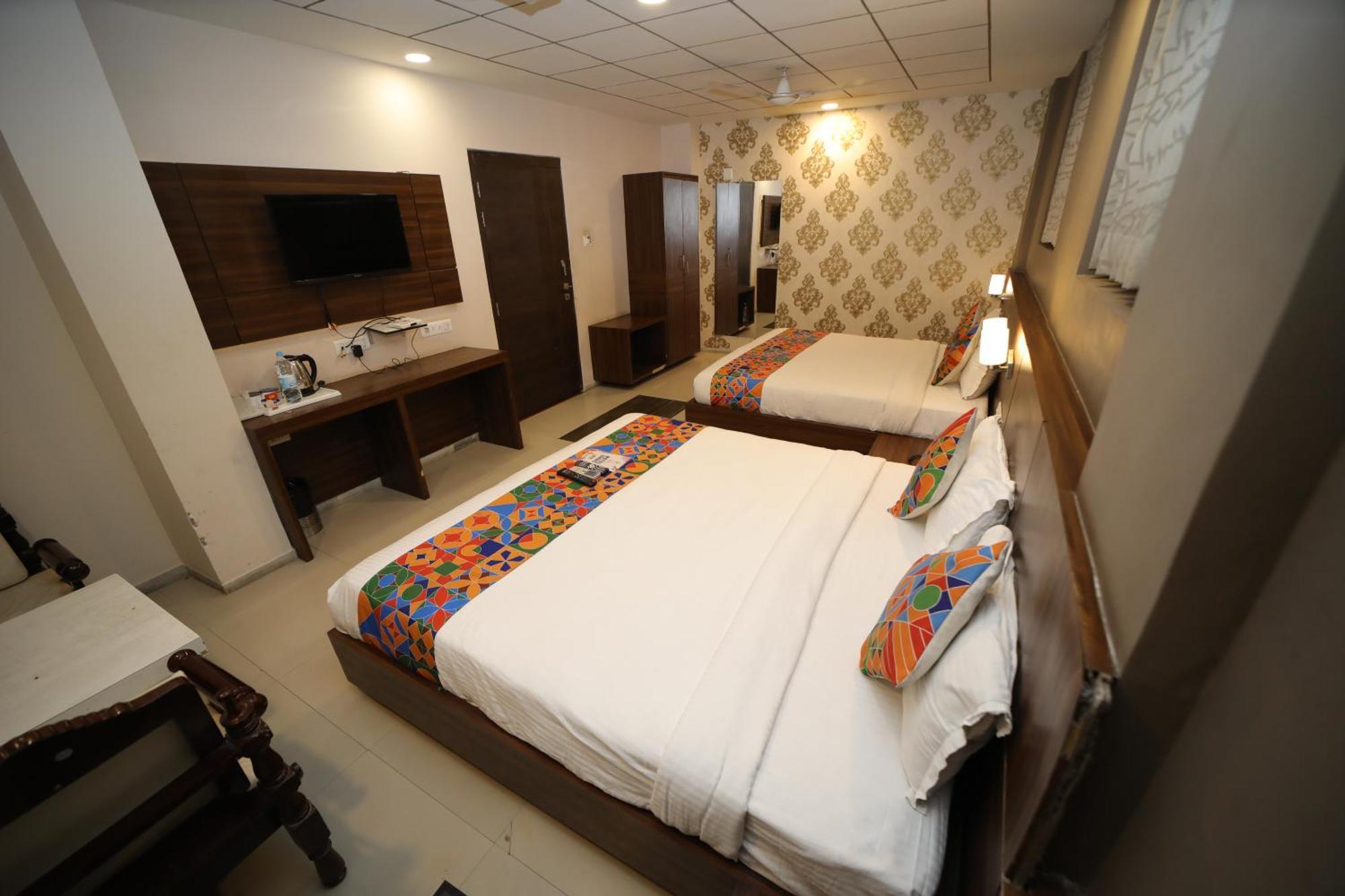 Hotel Damanis Udaipur Bagian luar foto