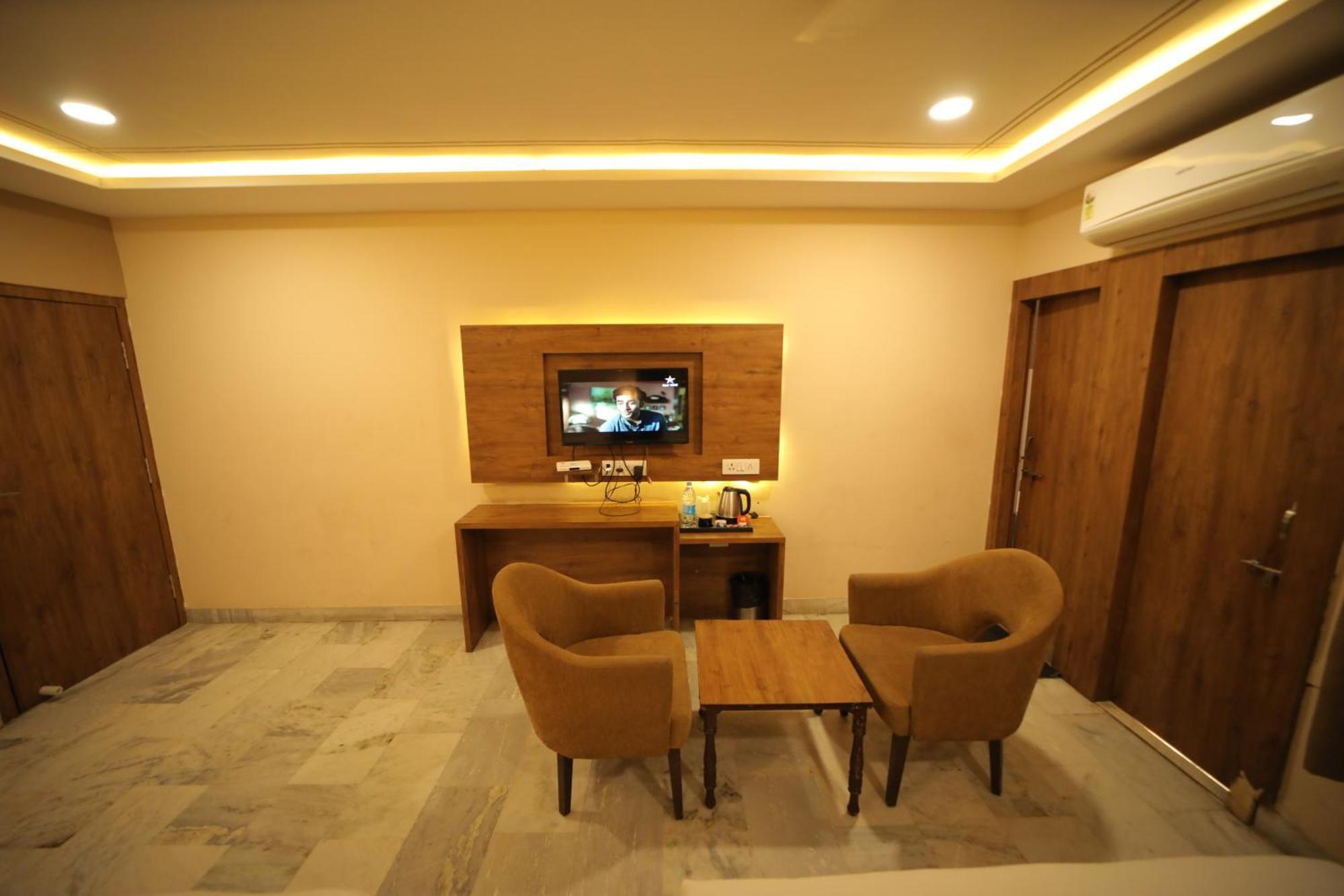 Hotel Damanis Udaipur Bagian luar foto