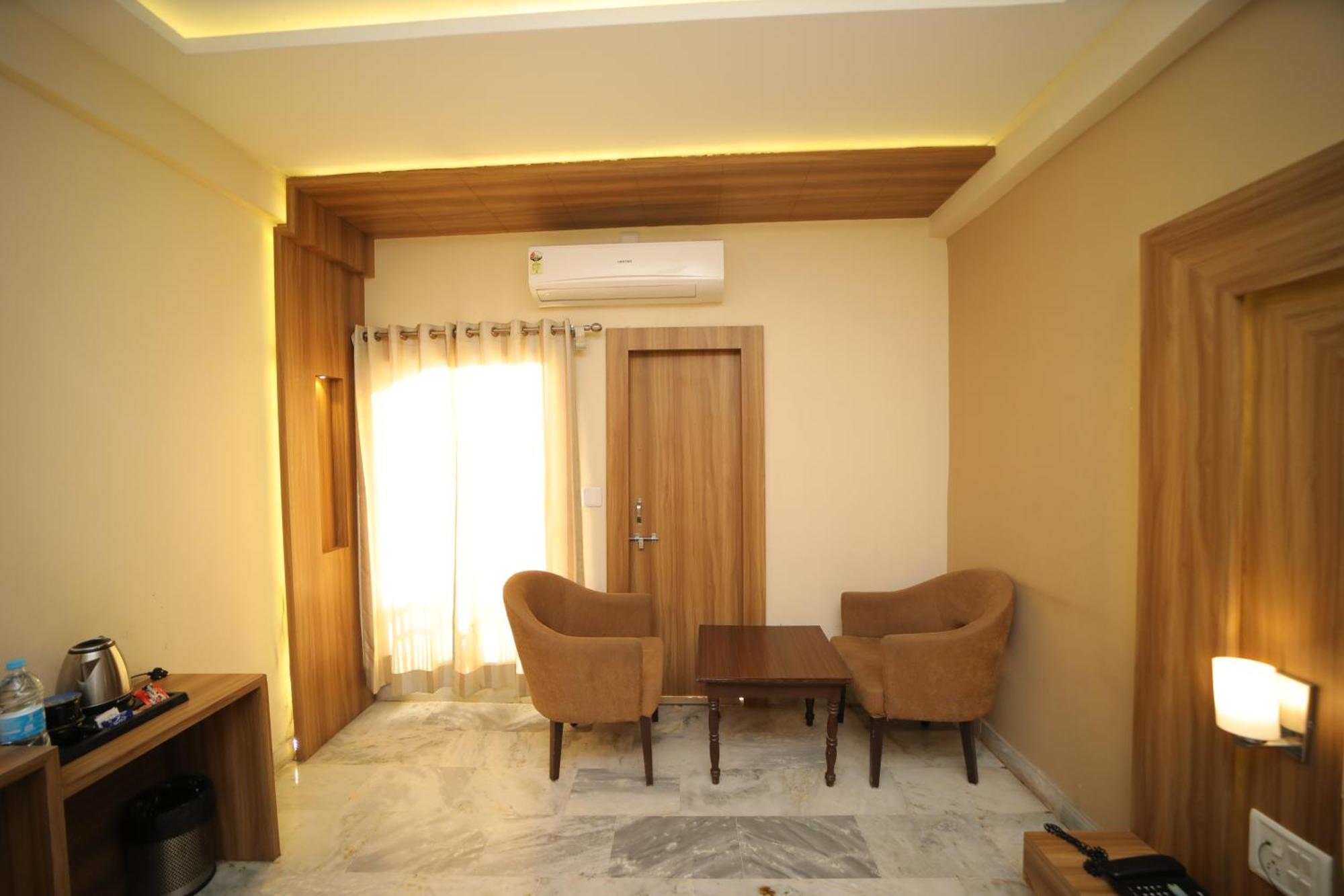 Hotel Damanis Udaipur Bagian luar foto