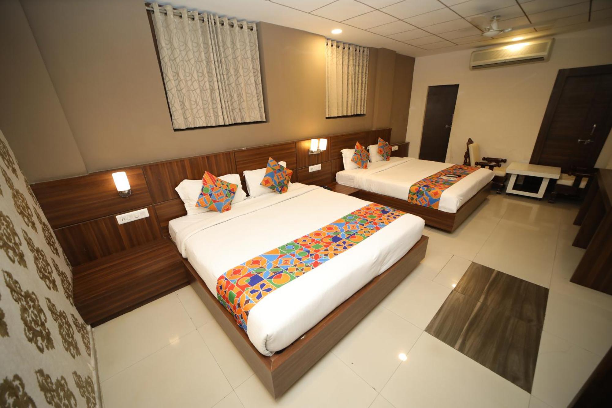 Hotel Damanis Udaipur Bagian luar foto