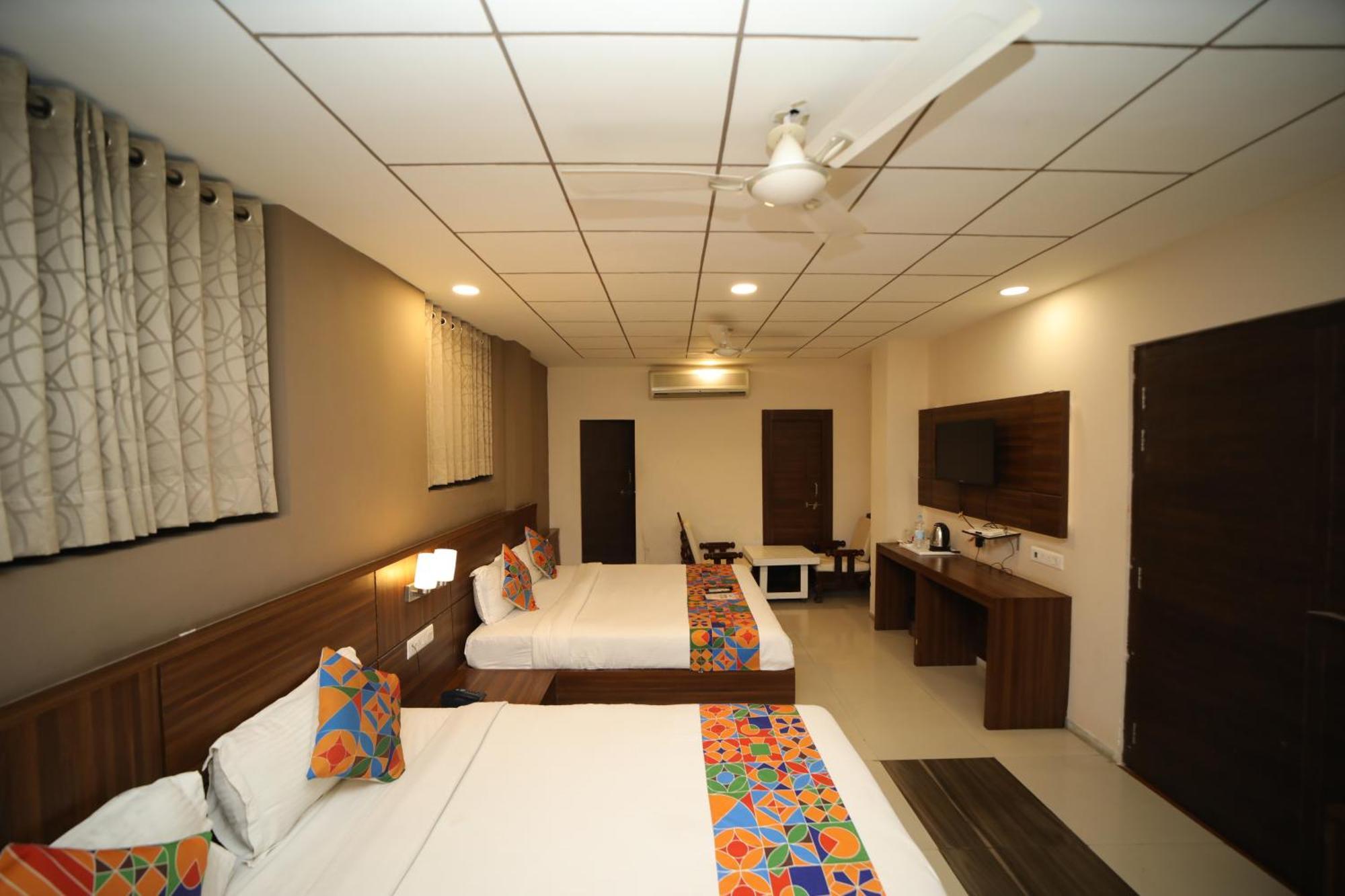 Hotel Damanis Udaipur Bagian luar foto