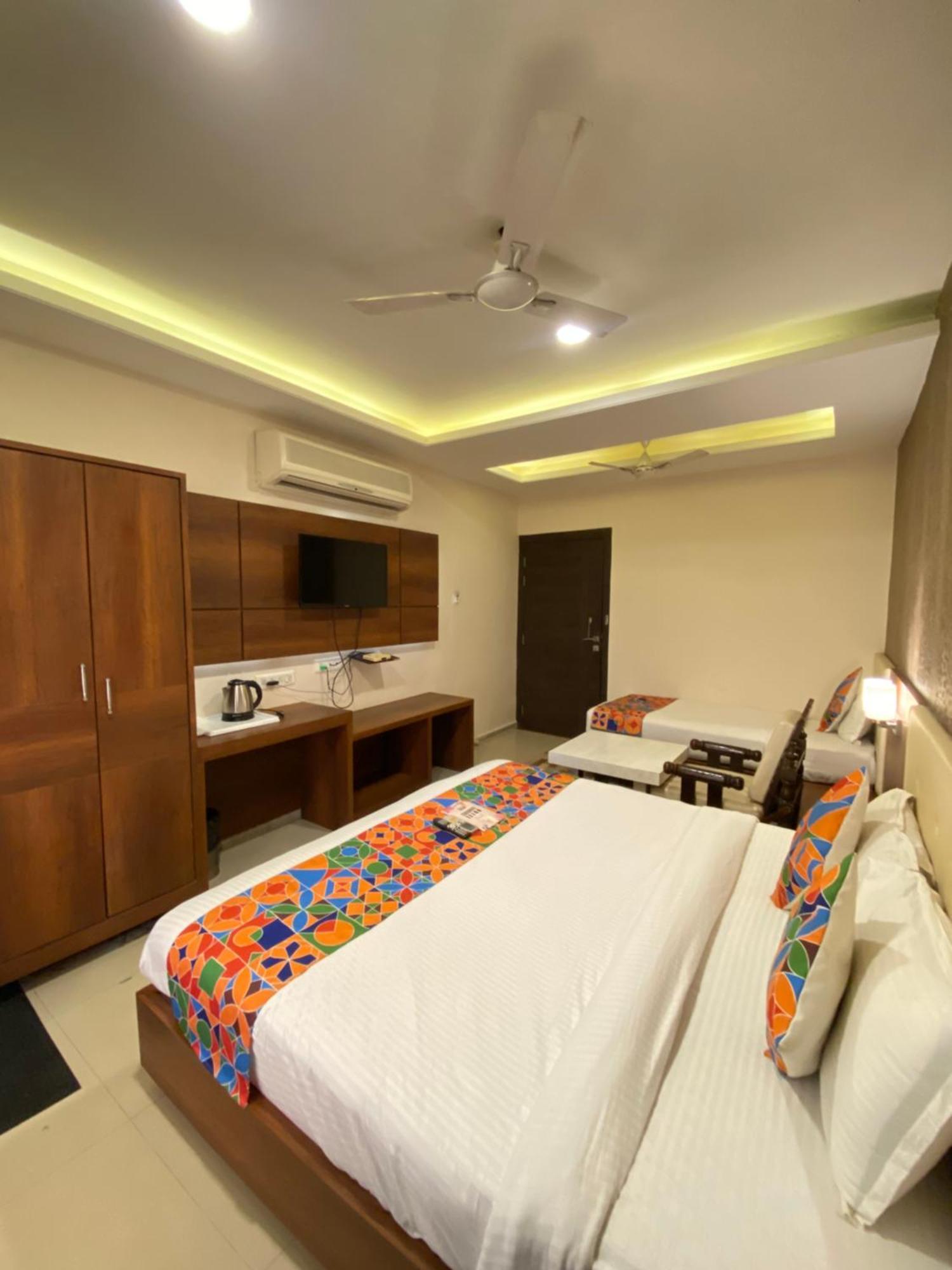 Hotel Damanis Udaipur Bagian luar foto