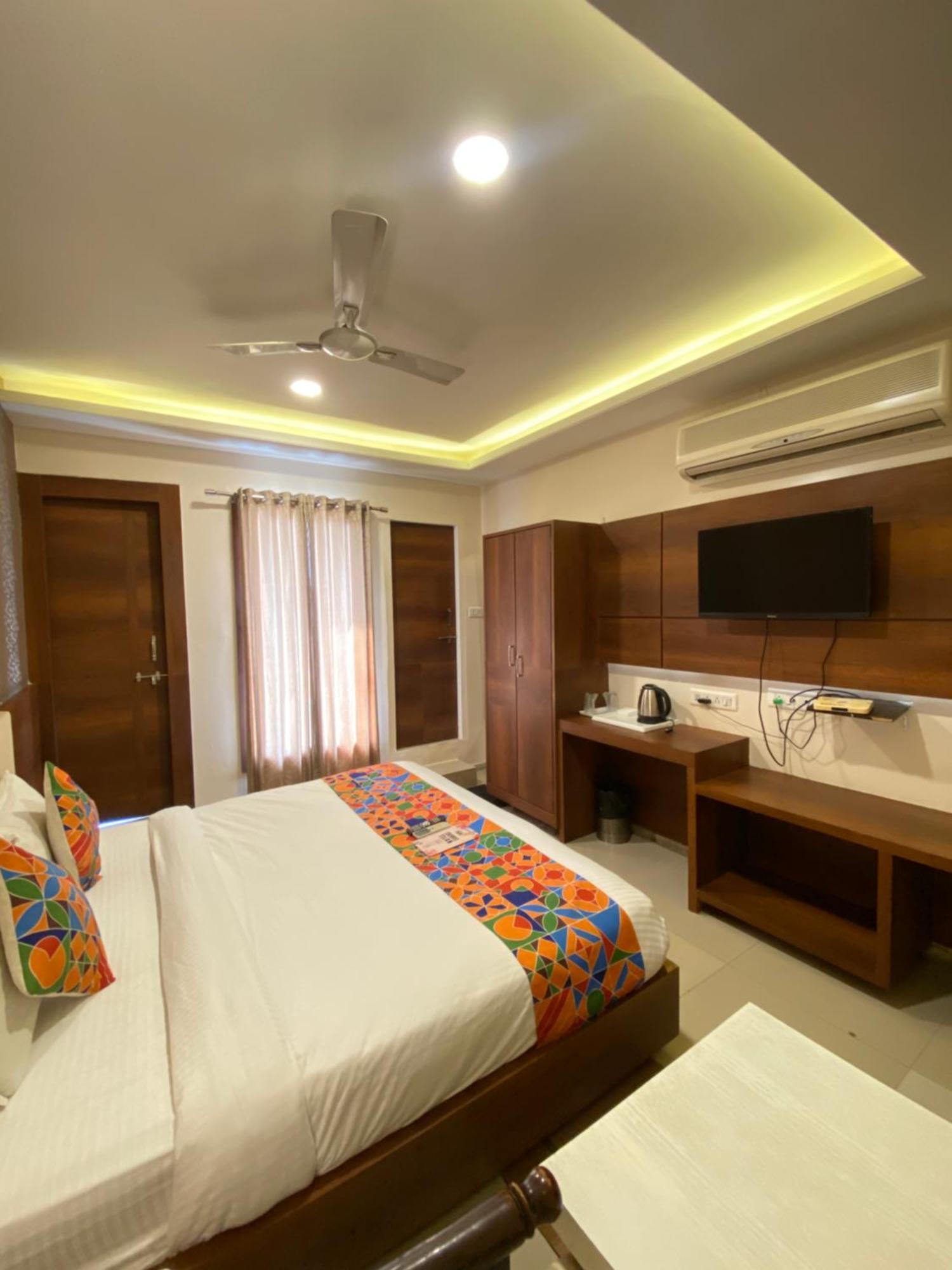 Hotel Damanis Udaipur Bagian luar foto
