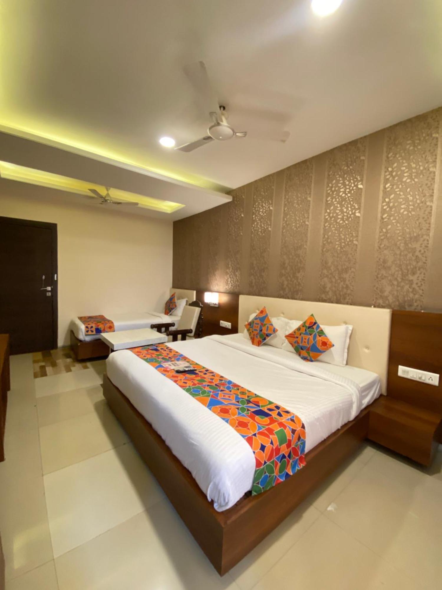Hotel Damanis Udaipur Bagian luar foto