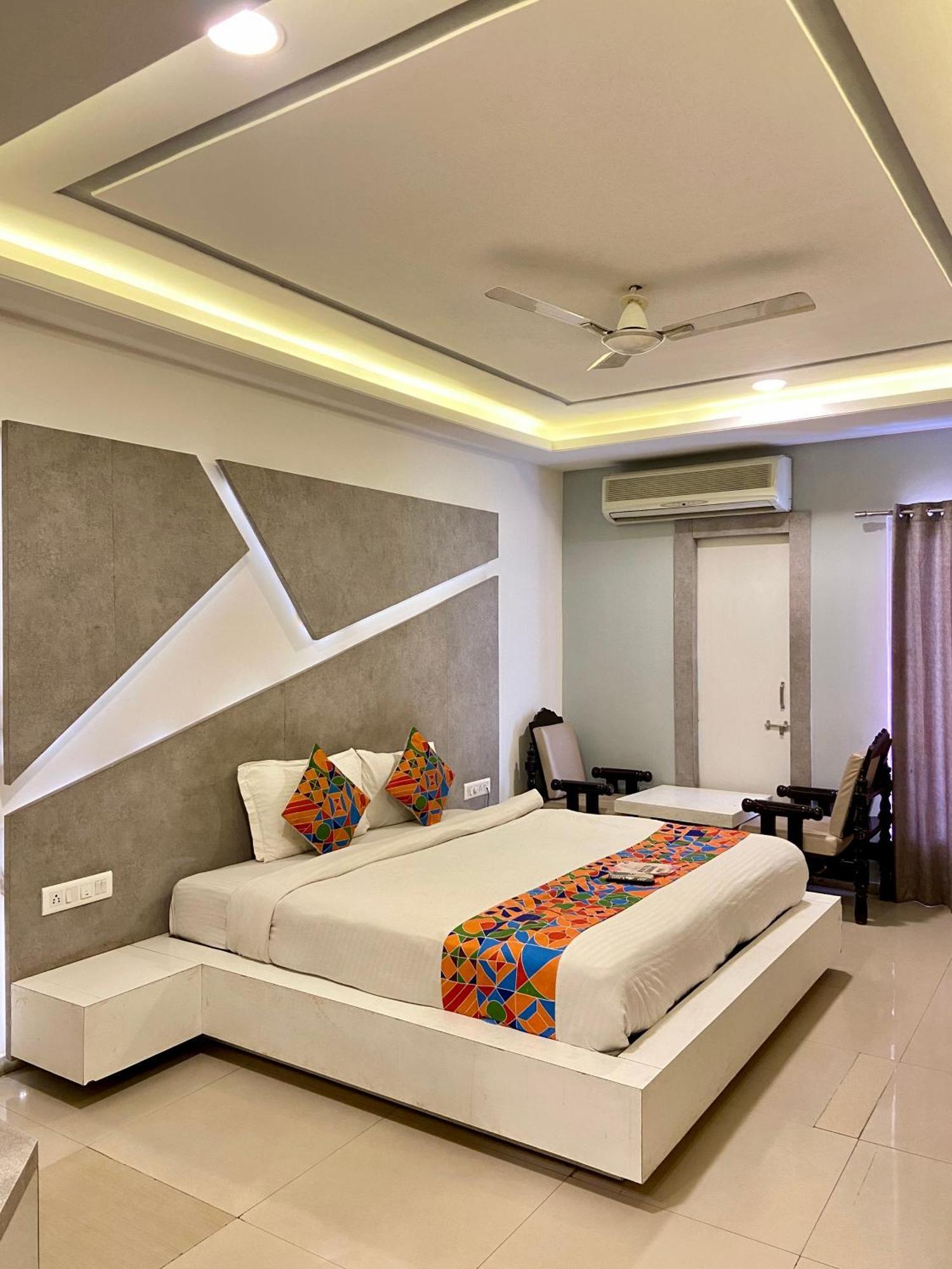 Hotel Damanis Udaipur Bagian luar foto