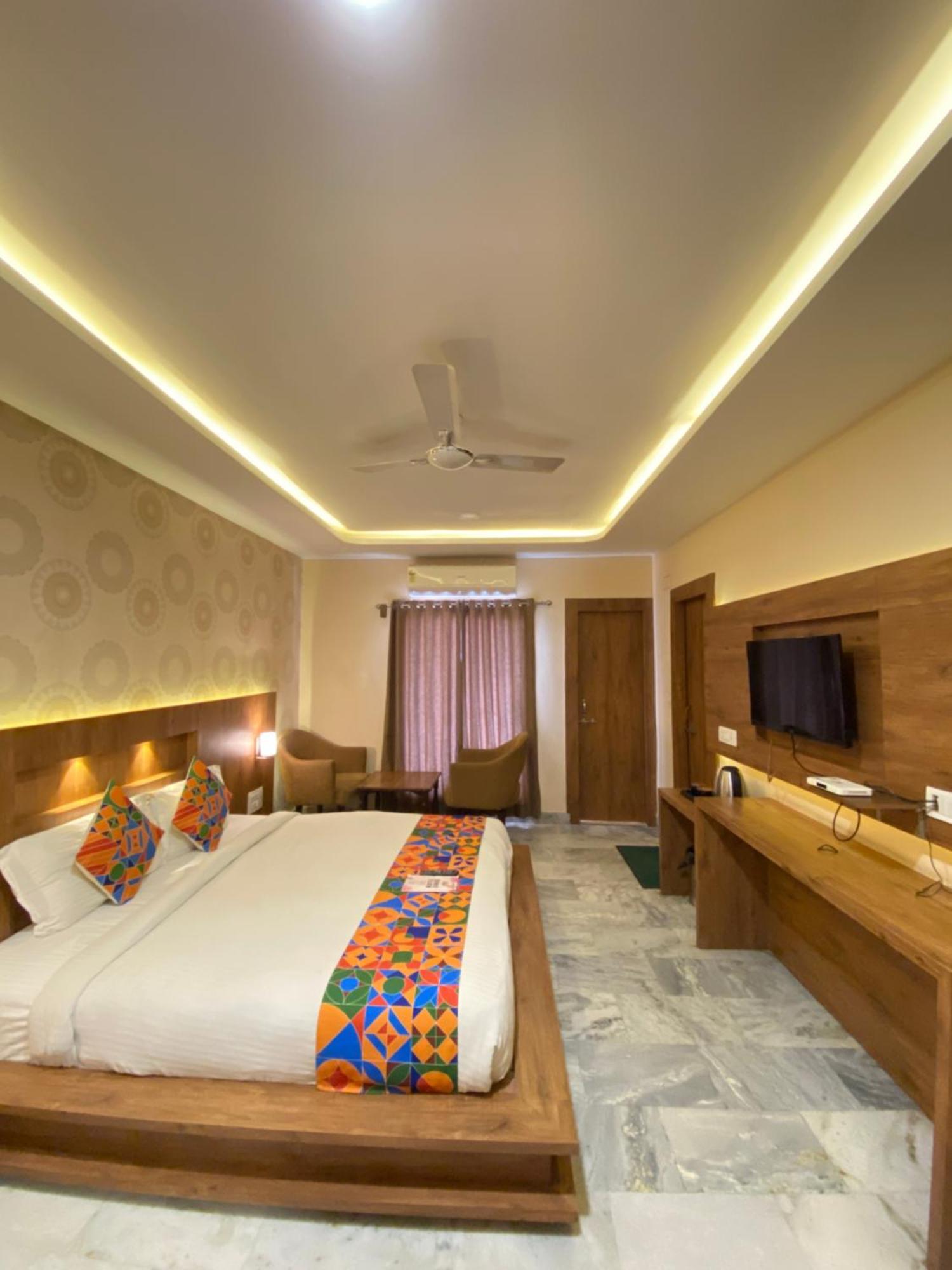 Hotel Damanis Udaipur Bagian luar foto