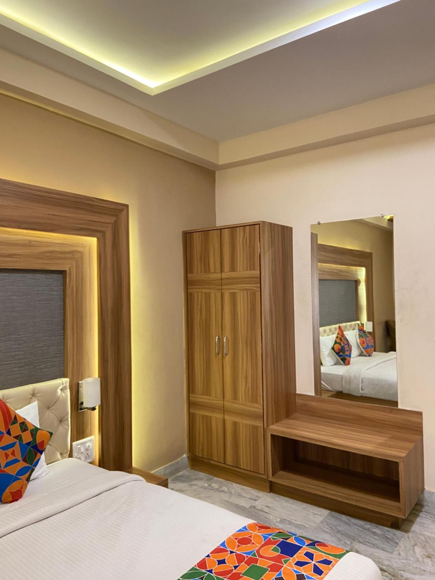 Hotel Damanis Udaipur Bagian luar foto