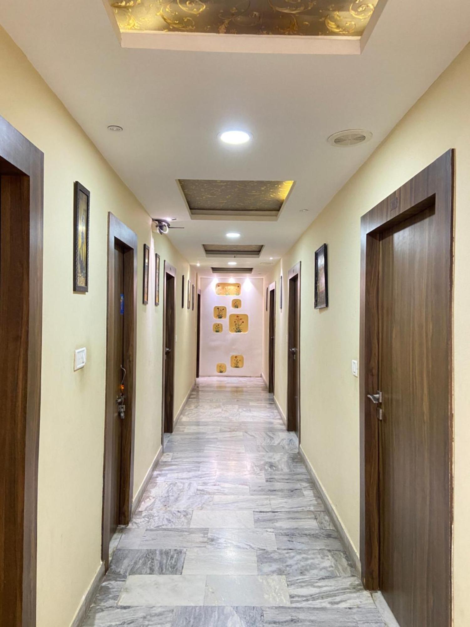 Hotel Damanis Udaipur Bagian luar foto