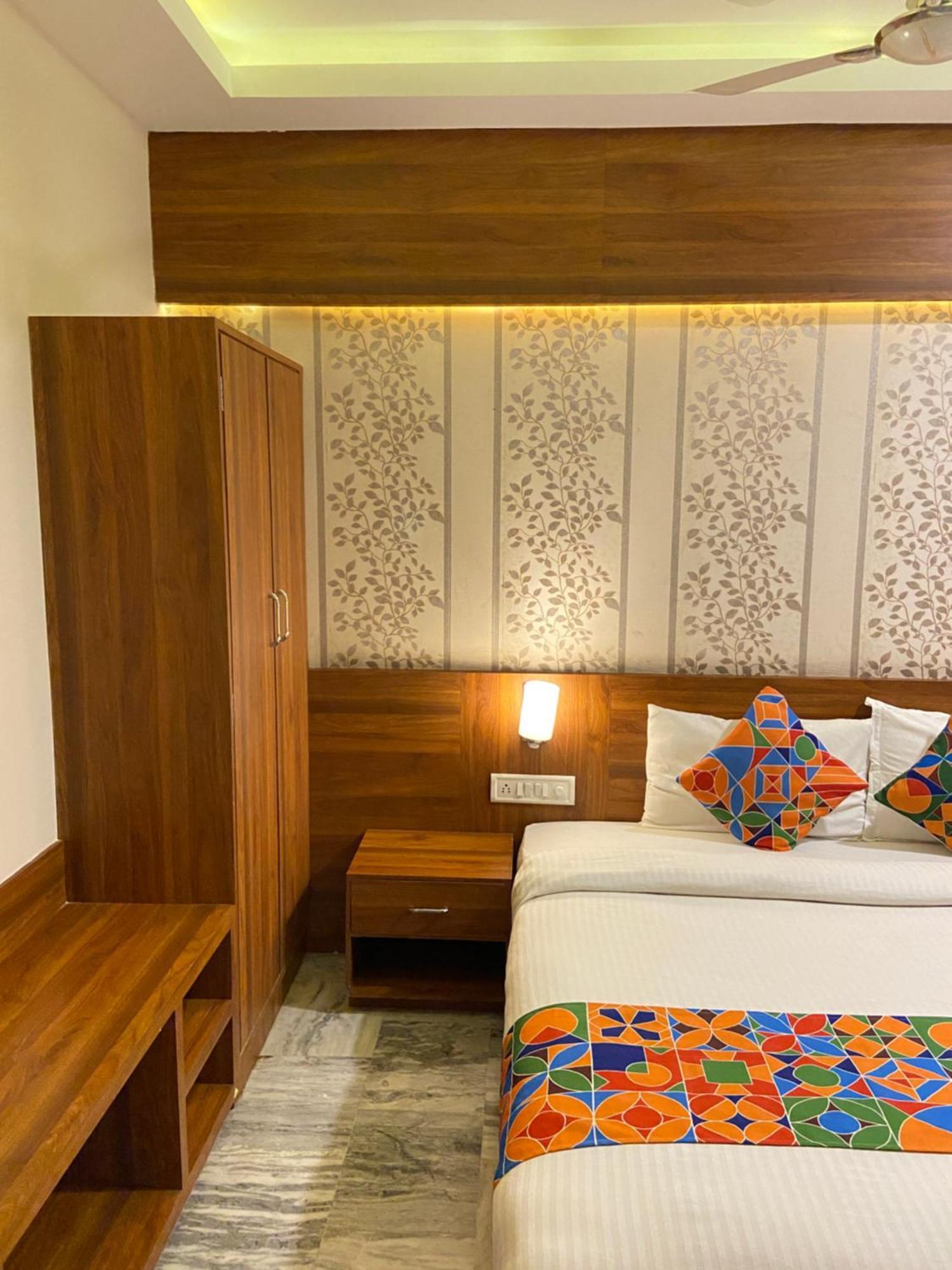 Hotel Damanis Udaipur Bagian luar foto