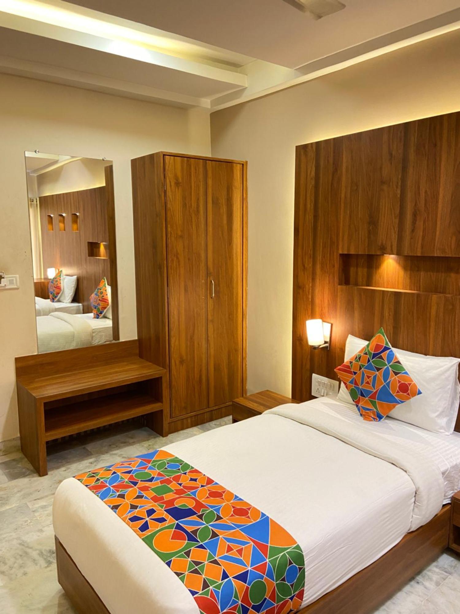 Hotel Damanis Udaipur Bagian luar foto