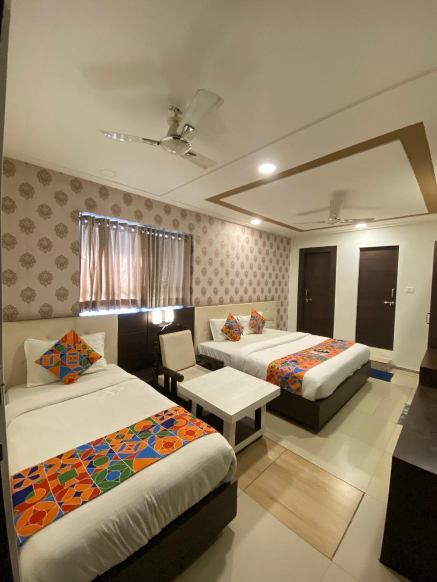 Hotel Damanis Udaipur Bagian luar foto