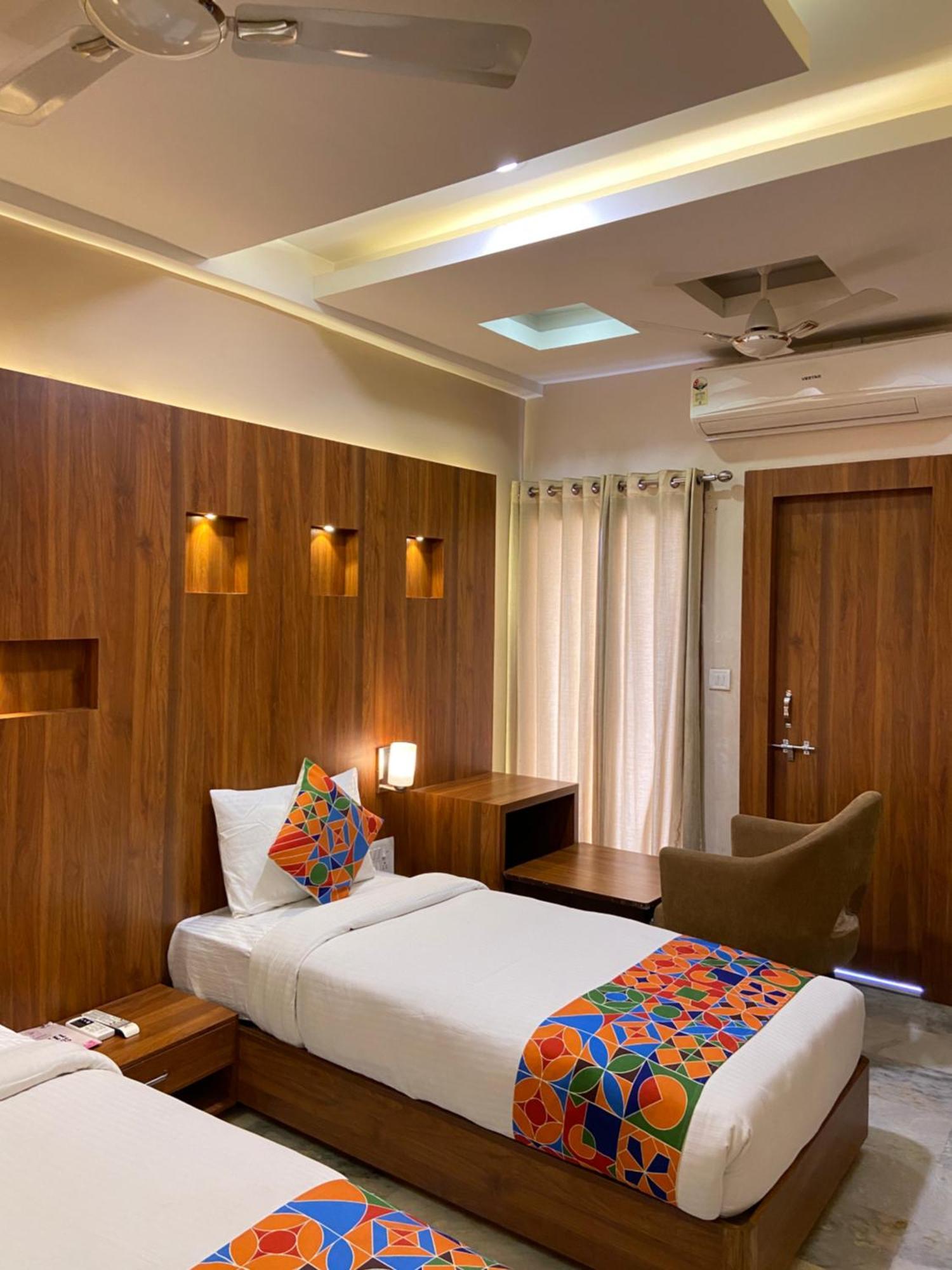 Hotel Damanis Udaipur Bagian luar foto